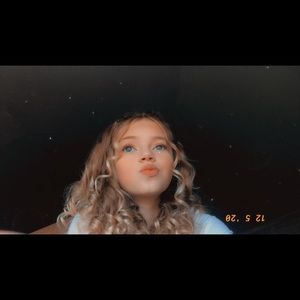 Meet your Posher, Adrianna